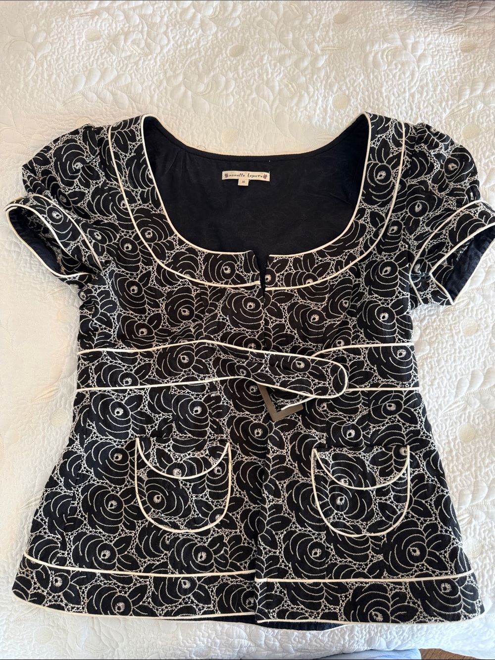 Nanette Lepore Black & White Floral Piped Belted Top 10